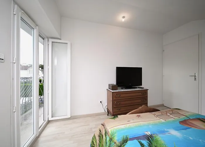 Chez Germaine בית הארחה